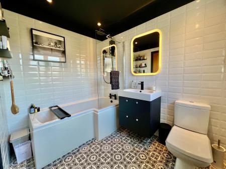 4 bedroom Detached house for sale in Meadows Close, Long Bennington, Newark, NG23