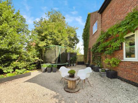 4 bedroom Detached house for sale in Meadows Close, Long Bennington, Newark, NG23