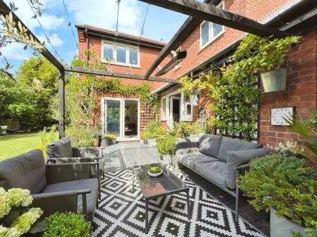 4 bedroom Detached house for sale in Meadows Close, Long Bennington, Newark, NG23