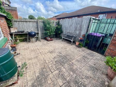 3 bedroom Terraced House for sale in North Parade, Grantham, NG31