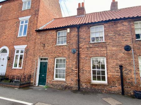 3 bedroom Terraced House for sale in North Parade, Grantham, NG31