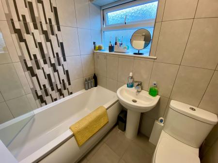 3 bedroom Semi-detached house for sale in Saltersford Grove, Grantham, NG31