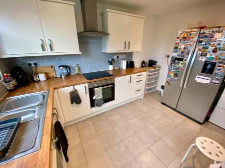3 bedroom Semi-detached house for sale in Saltersford Grove, Grantham, NG31