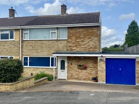 3 bedroom Semi-detached house for sale in Saltersford Grove, Grantham, NG31