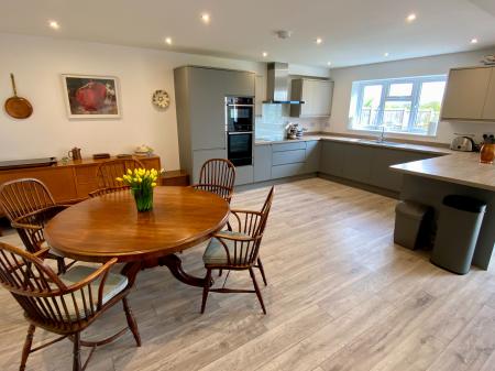 4 bedroom Semi-detached house for sale in Sedgebrook Road, Allington, NG32