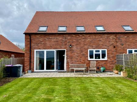 4 bedroom Semi-detached house for sale in Sedgebrook Road, Allington, NG32