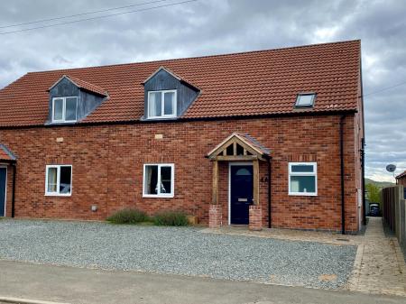 4 bedroom Semi-detached house for sale in Sedgebrook Road, Allington, NG32