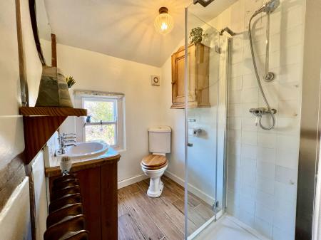 4 bedroom Detached house for sale in Sedgebrook Road, Woolsthorpe By Belvoir, Grantham, NG32