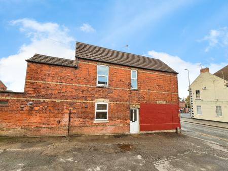 2 bedroom Terraced House for sale in Springfield Road, Grantham, NG31
