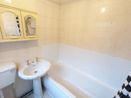 3 bedroom Terraced House for sale in Stuart Street, Grantham, NG31