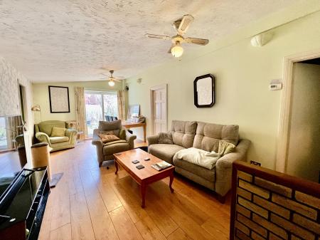 3 bedroom Flat for sale in The Old Stables, Brewery Hill, Grantham, NG31