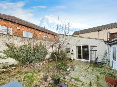 3 bedroom Flat for sale in The Old Stables, Brewery Hill, Grantham, NG31