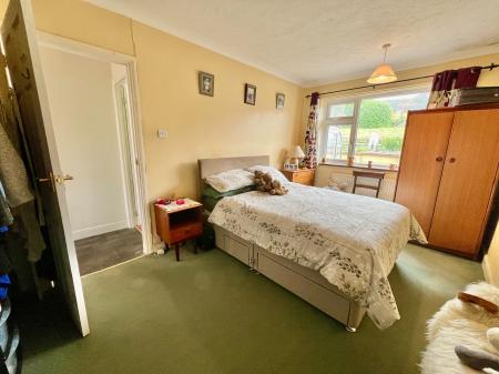 2 bedroom Bungalow for sale in Wroxall Drive, Grantham, NG31