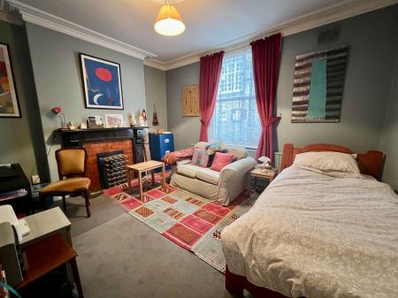 4 bedroom End of terrace house for sale in Castlegate, Grantham, NG31
