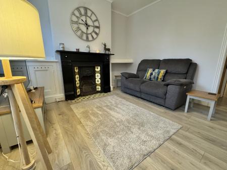 2 bedroom Terraced House for sale in Stamford Street, Grantham, Grantham, NG31