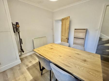 2 bedroom Terraced House for sale in Stamford Street, Grantham, Grantham, NG31