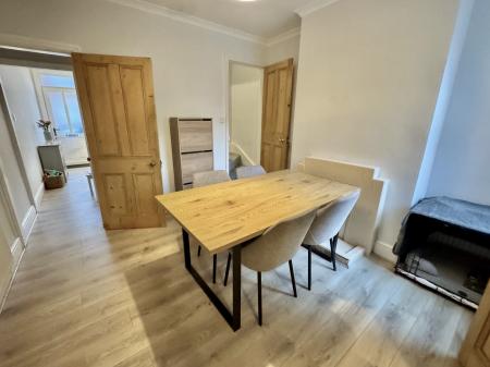 2 bedroom Terraced House for sale in Stamford Street, Grantham, Grantham, NG31