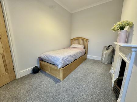 2 bedroom Terraced House for sale in Stamford Street, Grantham, Grantham, NG31