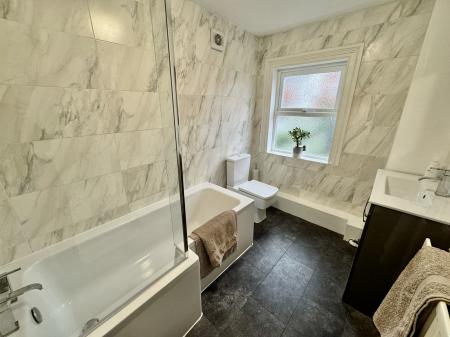 2 bedroom Terraced House for sale in Stamford Street, Grantham, Grantham, NG31