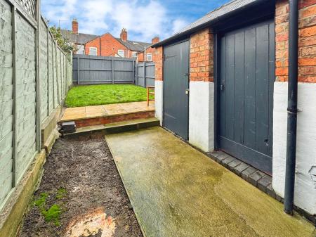 2 bedroom Terraced House for sale in Stamford Street, Grantham, Grantham, NG31