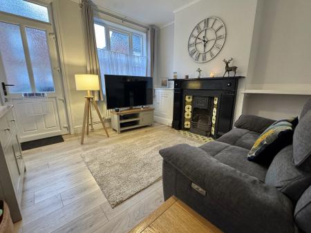 2 bedroom Terraced House for sale in Stamford Street, Grantham, Grantham, NG31