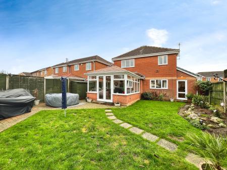 3 bedroom Detached house for sale in Baysdale Grove, Grantham, NG31