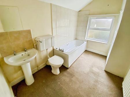 2 bedroom Terraced House for sale in Redcross Street, Grantham, NG31