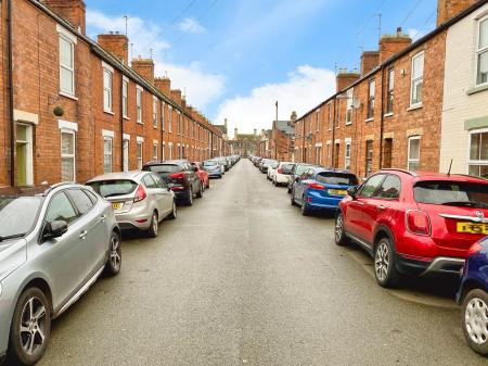 2 bedroom Terraced House for sale in Redcross Street, Grantham, NG31