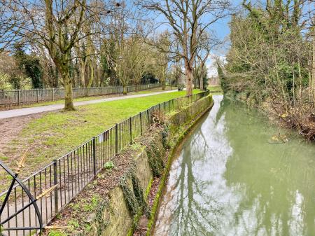 2 bedroom Terraced House for sale in Redcross Street, Grantham, NG31