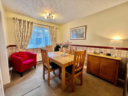 3 bedroom Terraced House for sale in Palmwood Close, Gonerby Hill Foot, Grantham, NG31