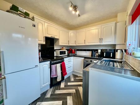 3 bedroom Terraced House for sale in Palmwood Close, Gonerby Hill Foot, Grantham, NG31