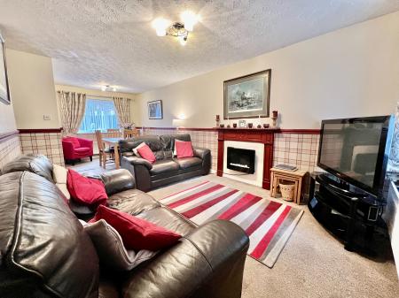 3 bedroom Terraced House for sale in Palmwood Close, Gonerby Hill Foot, Grantham, NG31