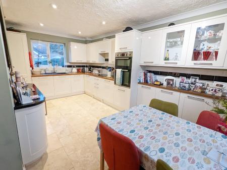 4 bedroom Detached house for sale in Mercia Drive, Ancaster, Grantham, NG32