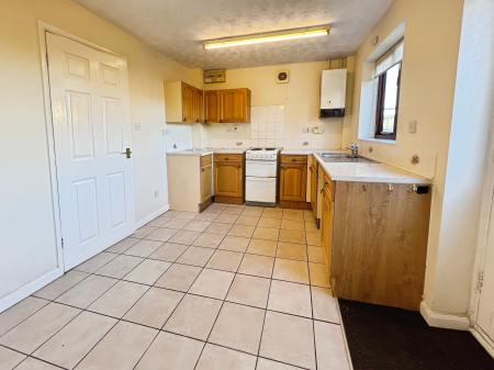 3 bedroom Semi-detached house for sale in Sunningdale, Grantham, Grantham, NG31