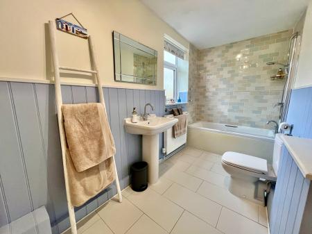 3 bedroom Detached house for sale in Newton Way, Woolsthorpe By Colsterworth, Grantham, NG33