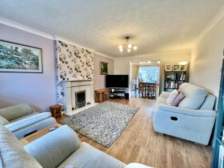 4 bedroom Detached house for sale in Manor Road, Barrowby, Grantham, NG32