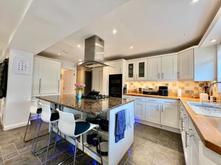 4 bedroom Detached house for sale in Manor Road, Barrowby, Grantham, NG32