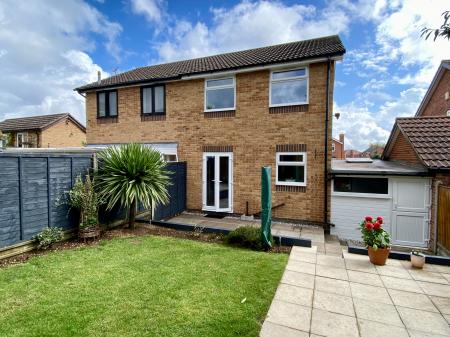 3 bedroom Semi-detached house for sale in Worcester Road, Grantham, NG31