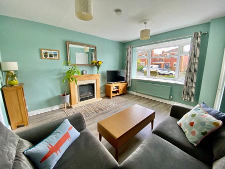 3 bedroom Semi-detached house for sale in Worcester Road, Grantham, NG31
