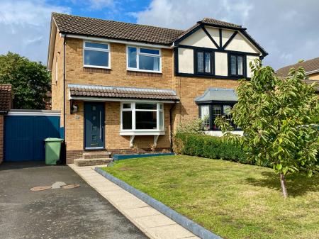 3 bedroom Semi-detached house for sale in Worcester Road, Grantham, NG31
