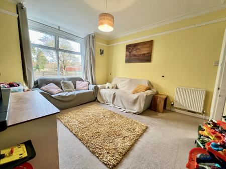 4 bedroom Semi-detached house for sale in Belvoir Avenue, Grantham, NG31
