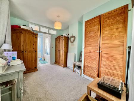 4 bedroom Semi-detached house for sale in Belvoir Avenue, Grantham, NG31