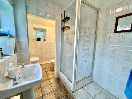 4 bedroom Semi-detached house for sale in Belvoir Avenue, Grantham, NG31