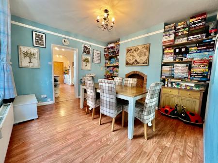 4 bedroom Semi-detached house for sale in Belvoir Avenue, Grantham, NG31