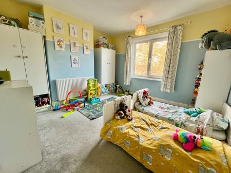 4 bedroom Semi-detached house for sale in Belvoir Avenue, Grantham, NG31