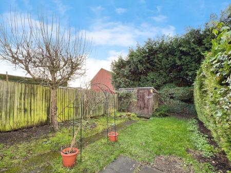 4 bedroom Semi-detached house for sale in Belvoir Avenue, Grantham, NG31
