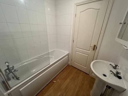 3 bedroom Town house to let in Claricoates Drive, Coddington, NG24