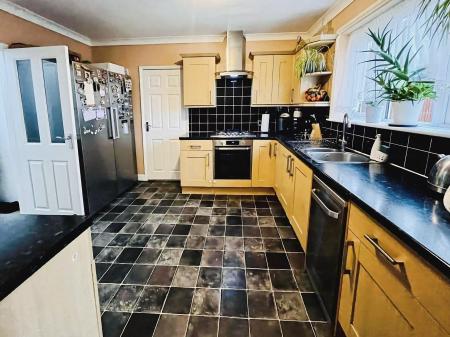 3 bedroom Semi-detached house for sale in Tennyson Avenue, Grantham, NG31