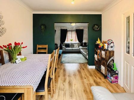 3 bedroom Semi-detached house for sale in Tennyson Avenue, Grantham, NG31