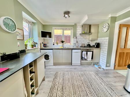 3 bedroom Semi-detached house for sale in Cold Harbour Lane, Grantham, NG31